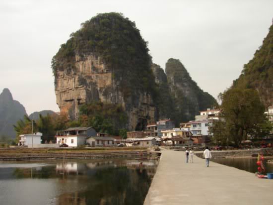 ai278.photobucket.com_albums_kk102_traveler_gr_China_Yangshuo_2007_se_aaia1195339740bike_ride.jpg