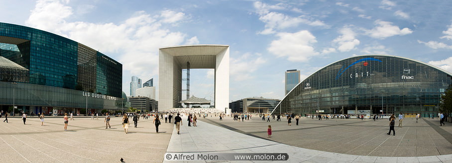 awww.molon.de_galleries_France_Paris_La_Defense_images01_08_20La_20Defense_20square.jpg