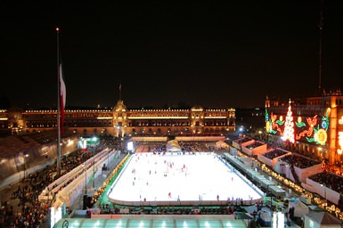 awww.jaunted.com_files_4912_zocalo_rink.jpg