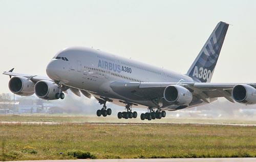 awww.komar.org_faq_airbus_a380_airplane_airbus_a380_takeoff.jpg