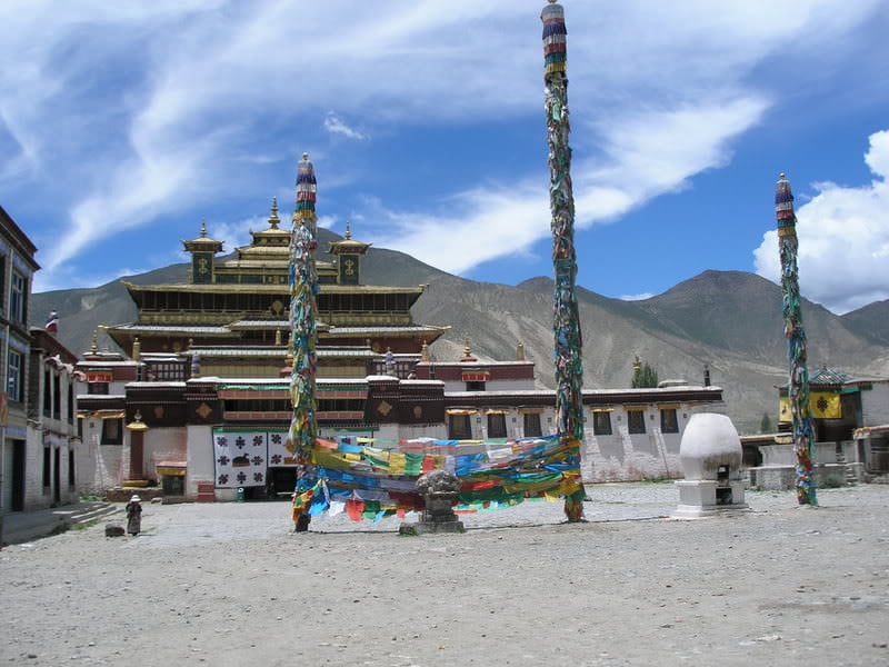 ai868.photobucket.com_albums_ab250_stav2_T106093Samyemonastery.jpg