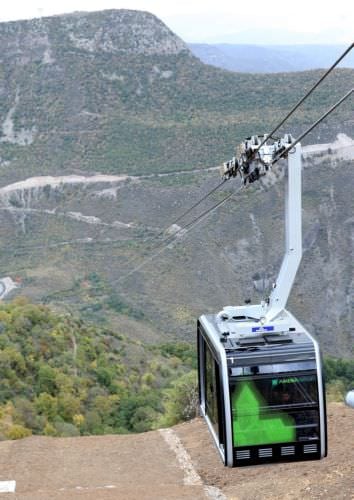 anews.in.gr_files_1_2010_Science_20Technology_armenia_20cable_20car.jpg