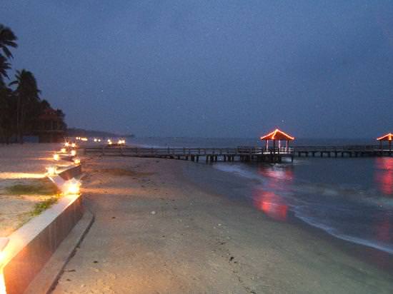 amedia_cdn.tripadvisor.com_media_photo_s_01_21_6b_c7_the_hotel_beach_at_night.jpg