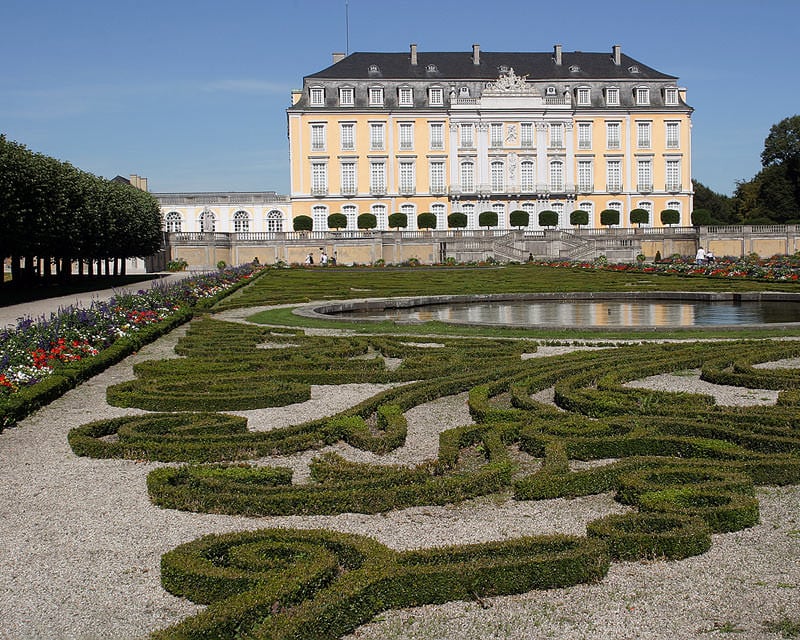 aupload.wikimedia.org_wikipedia_commons_a_a8_Schloss_Augustusburg_Bruehl.jpg