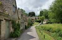 Bibury_Cottages_in_the_Cotswolds_-_June_2007.jpg