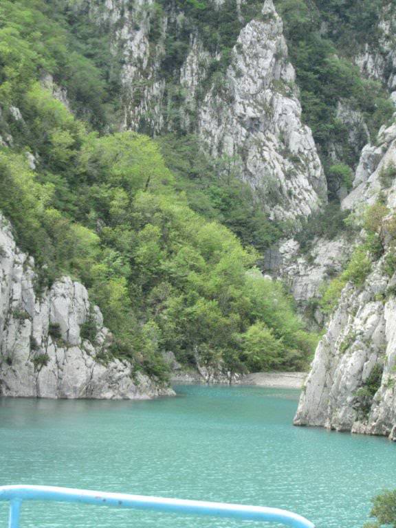 ai975.photobucket.com_albums_ae236_galat2000_WEST_20BALKANS_ALBANIA_20__20LAKE_20KOMAN_03_127.jpg