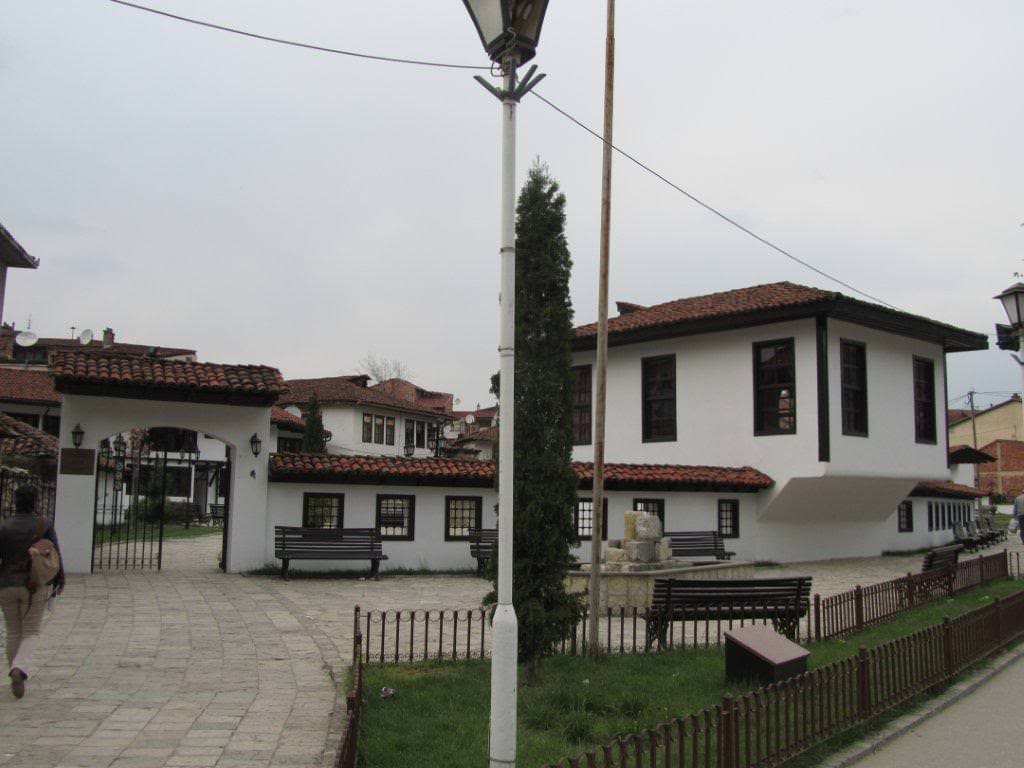 ai975.photobucket.com_albums_ae236_galat2000_WEST_20BALKANS_KOSOVO_20__20PRIZREN_04_26.jpg