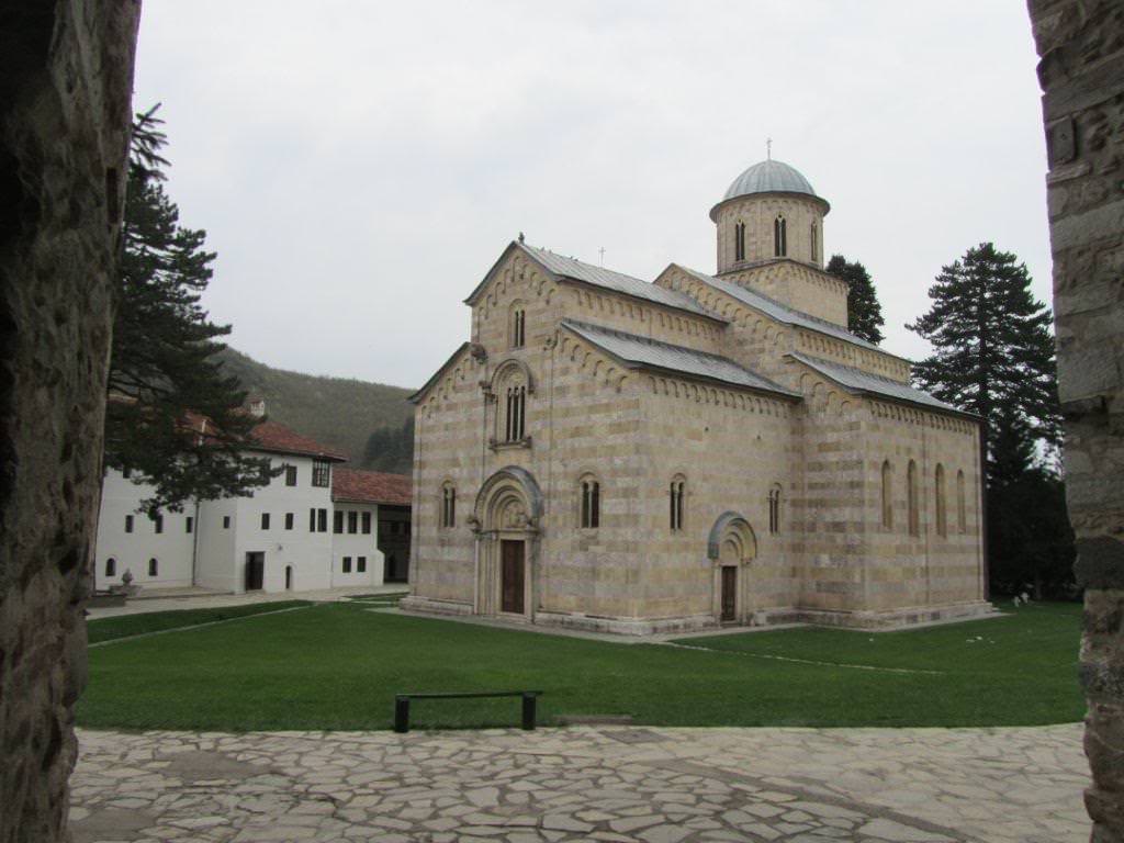 ai975.photobucket.com_albums_ae236_galat2000_WEST_20BALKANS_KOSOVO_20__20PEC_20etc_08_DECANI6.jpg