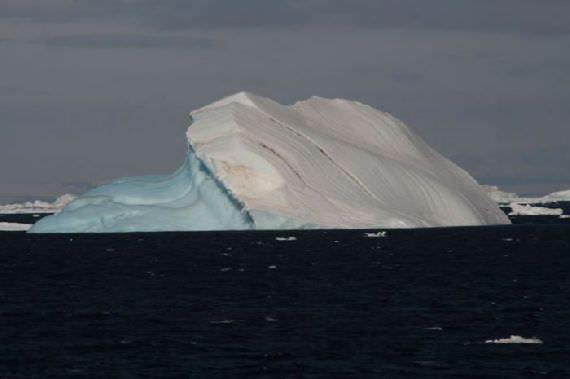 a1.bp.blogspot.com__3_lghdEj3Eg_TrT_2jyErBI_AAAAAAAAcHA_OwWRgYlL6N0_s1600_mesmerizing_icebergs14.jpg