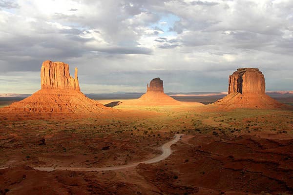 aperierga.gr_wp_content_uploads_2011_11_monumentvalley3.jpg