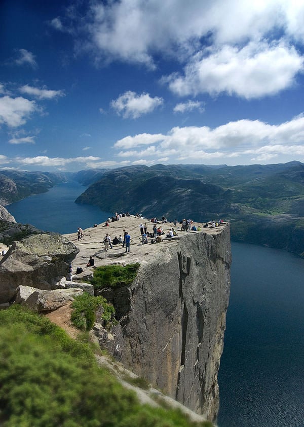 aperierga.gr_wp_content_uploads_2011_11_preikestolen2.jpg