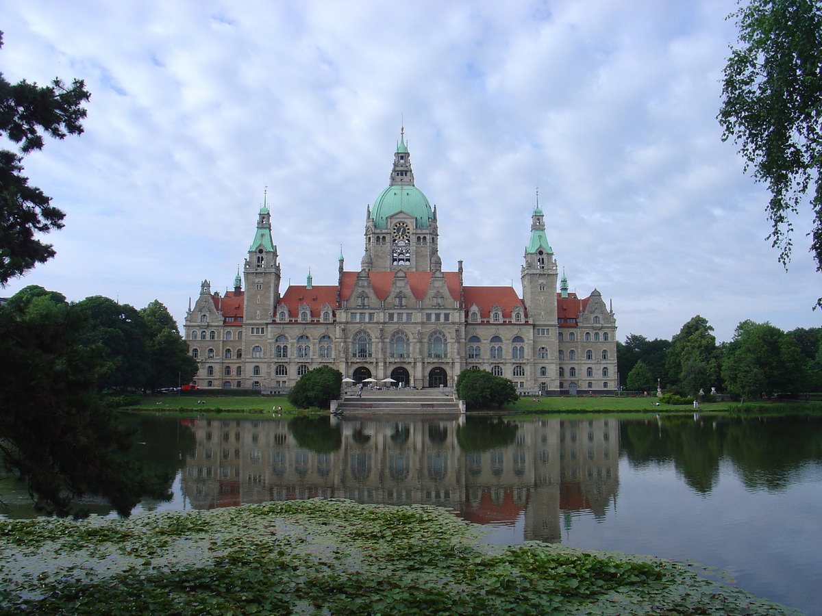 aupload.wikimedia.org_wikipedia_commons_c_ce_Neues_Rathaus_Hannover_001.JPG