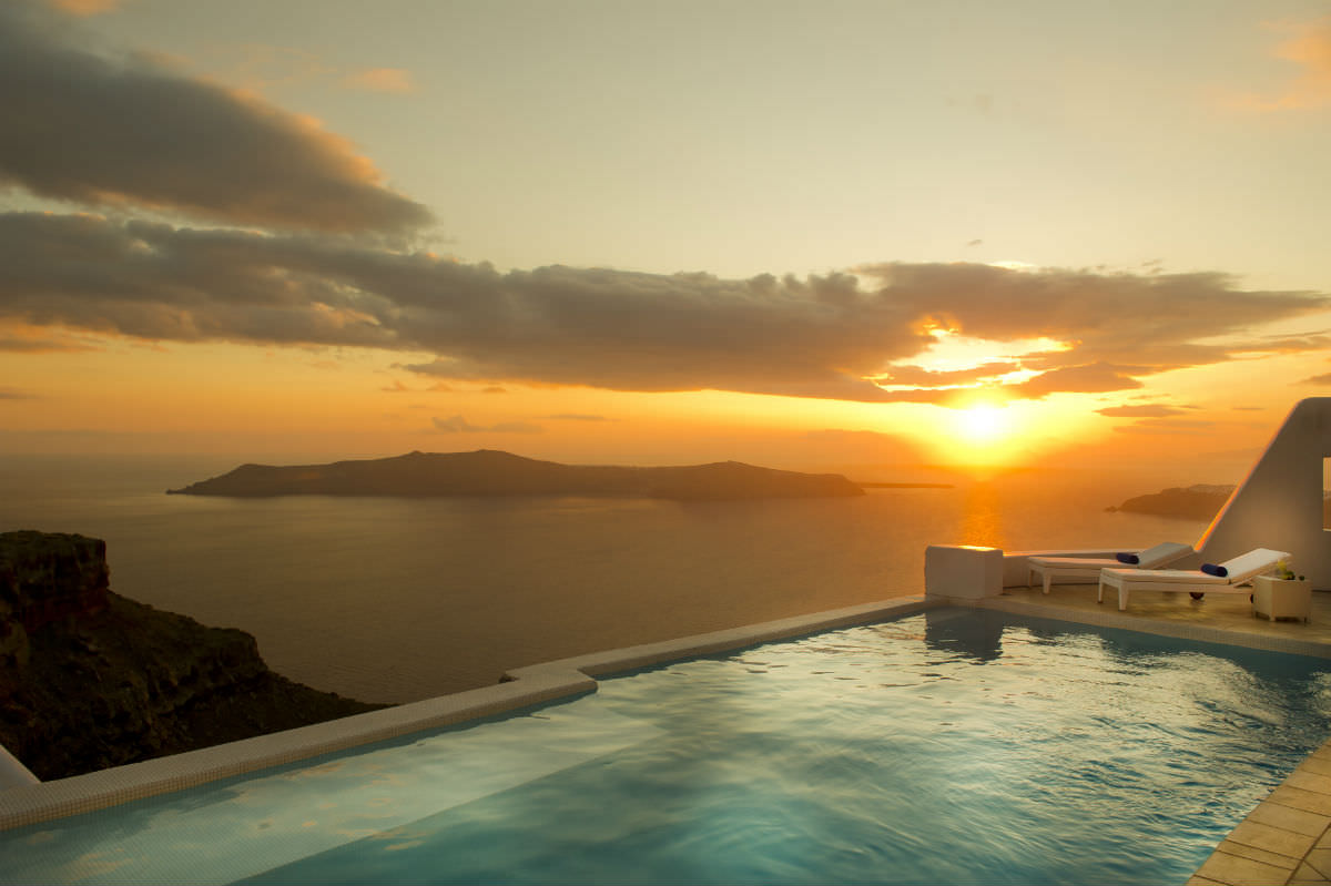 astra_suites_santorini.jpg