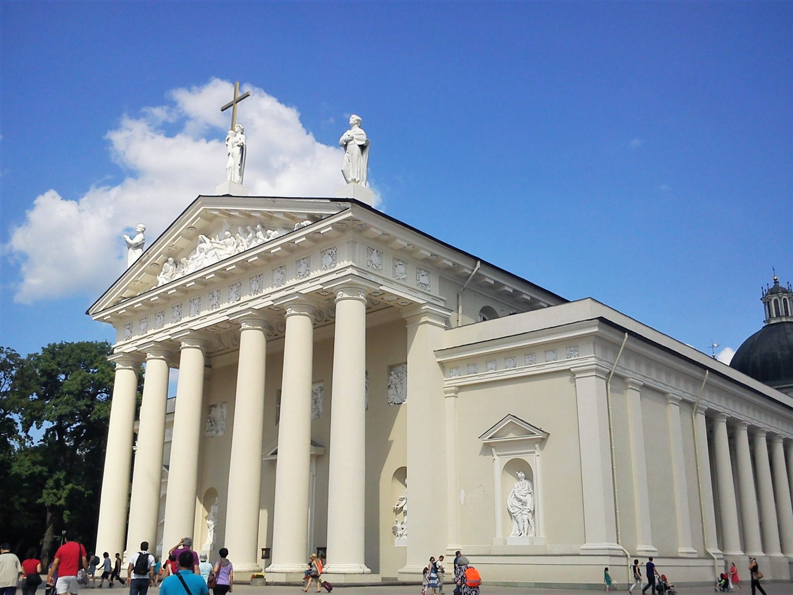 Vilnius, The Cathedral 03.jpg