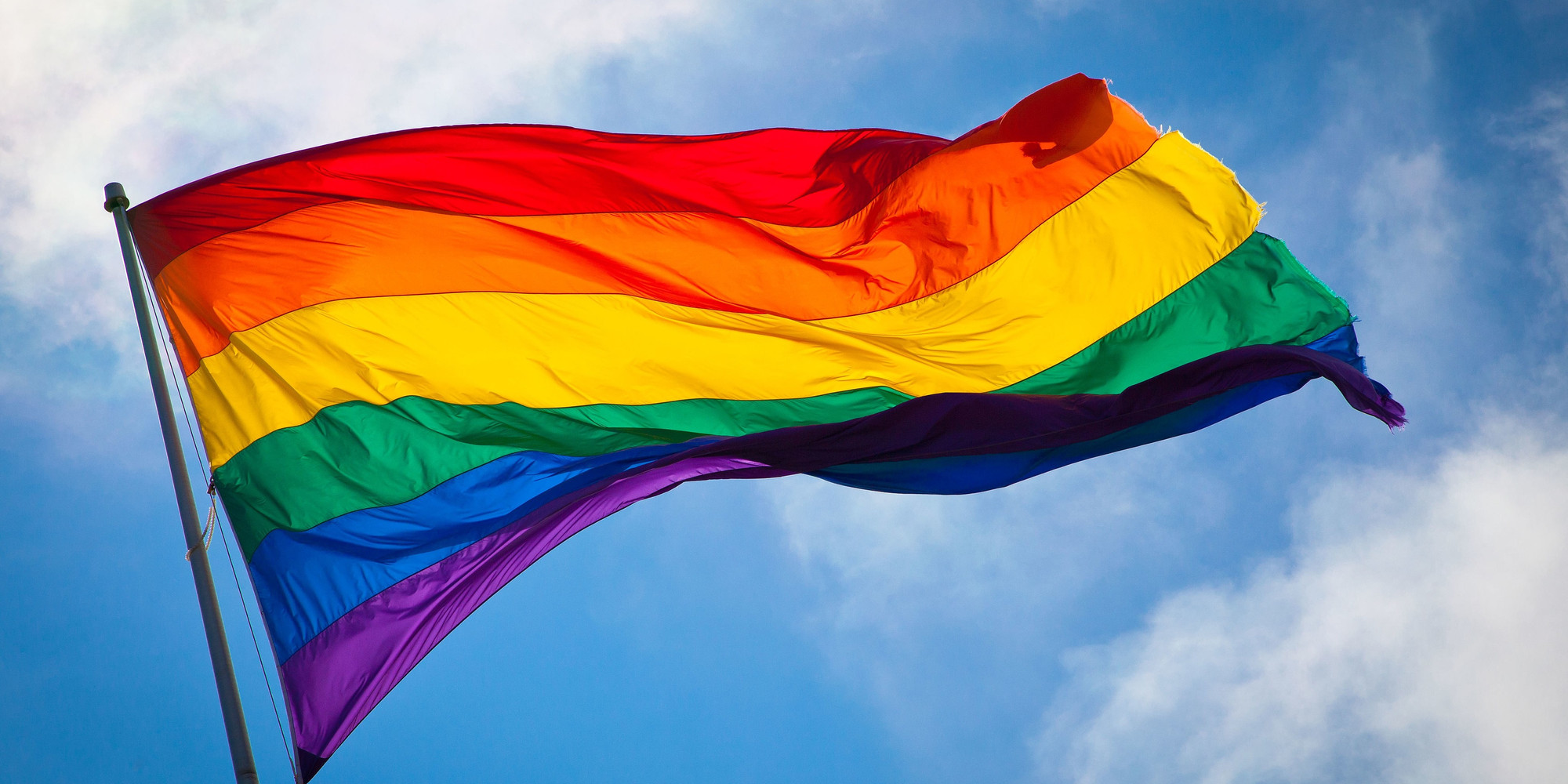 4096px-Rainbow_flag_breeze.jpg