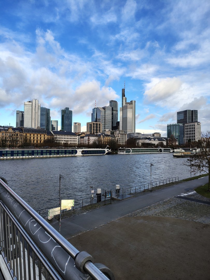 Frankfurt - Skyscrapers 02.jpg