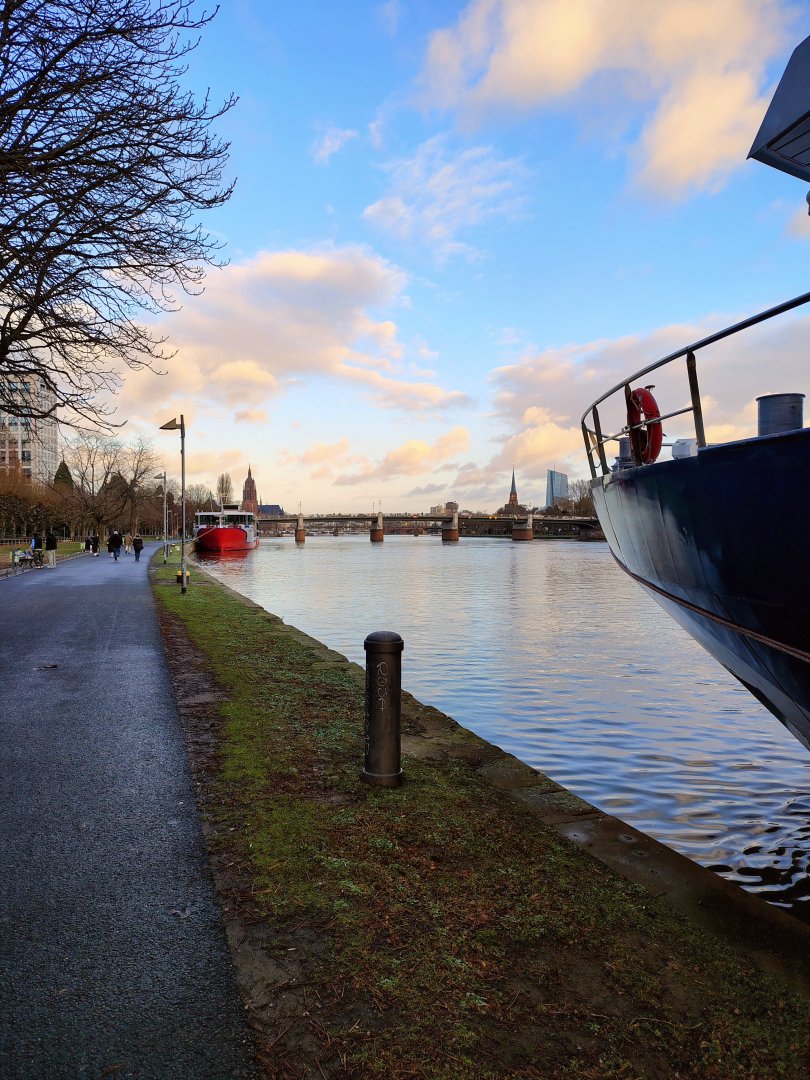 Frankfurt - Mainpromenade 01.jpg