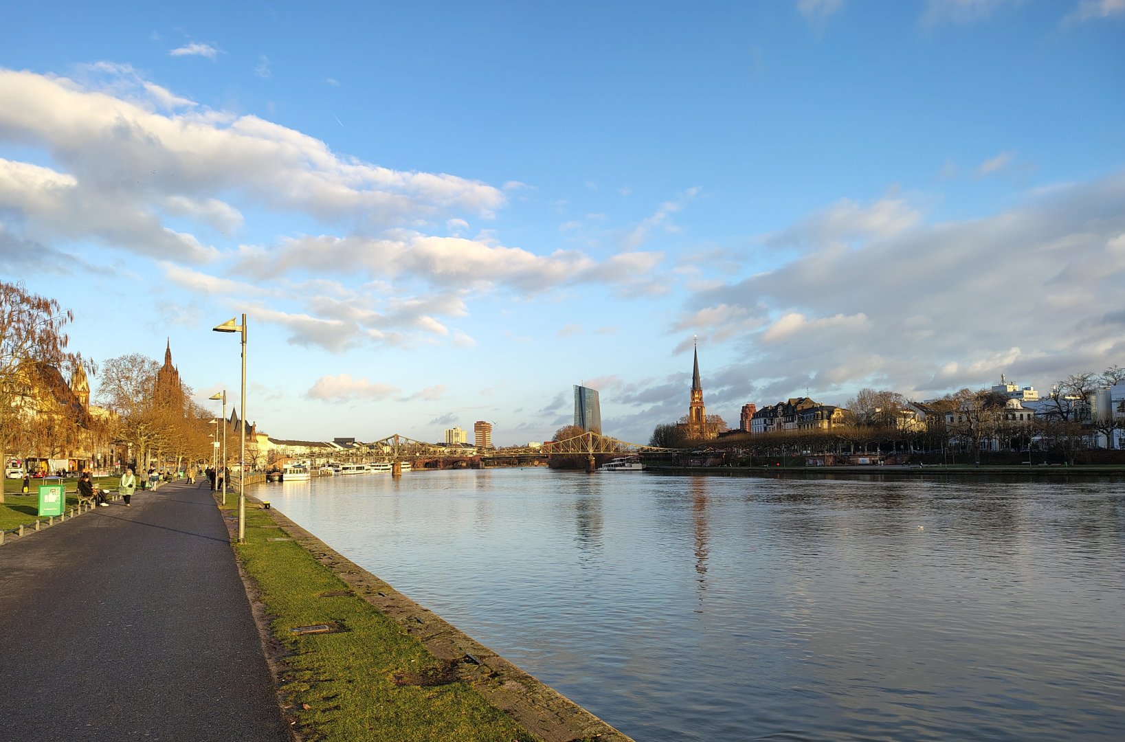 Frankfurt - Mainpromenade 03.jpg