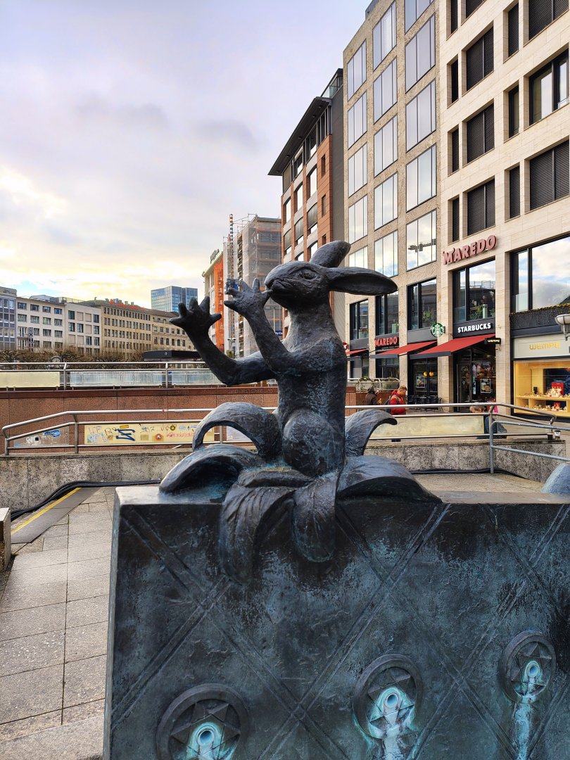 Frankfurt - Struwwelpeter-Brunnen 2.jpg