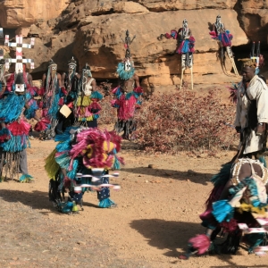 Ο χορός των μασκών.
Xώρα των Dogon (UNESCO)