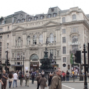 Piccadilly Circus - Shaftesbury Memorial Fountain