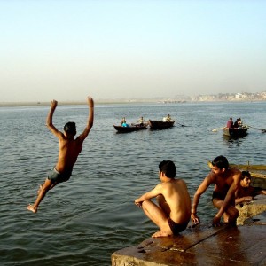 Bathing in Ganges (India, Varanasi)