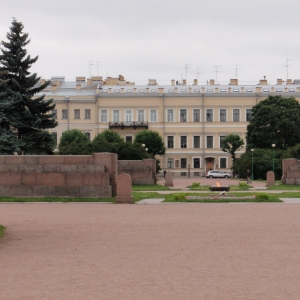 MONUMENT TO THE HEROES OF THE REVOLUTION