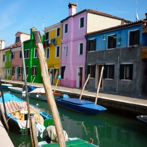 Στο γραφικό και χρωματιστό Burano