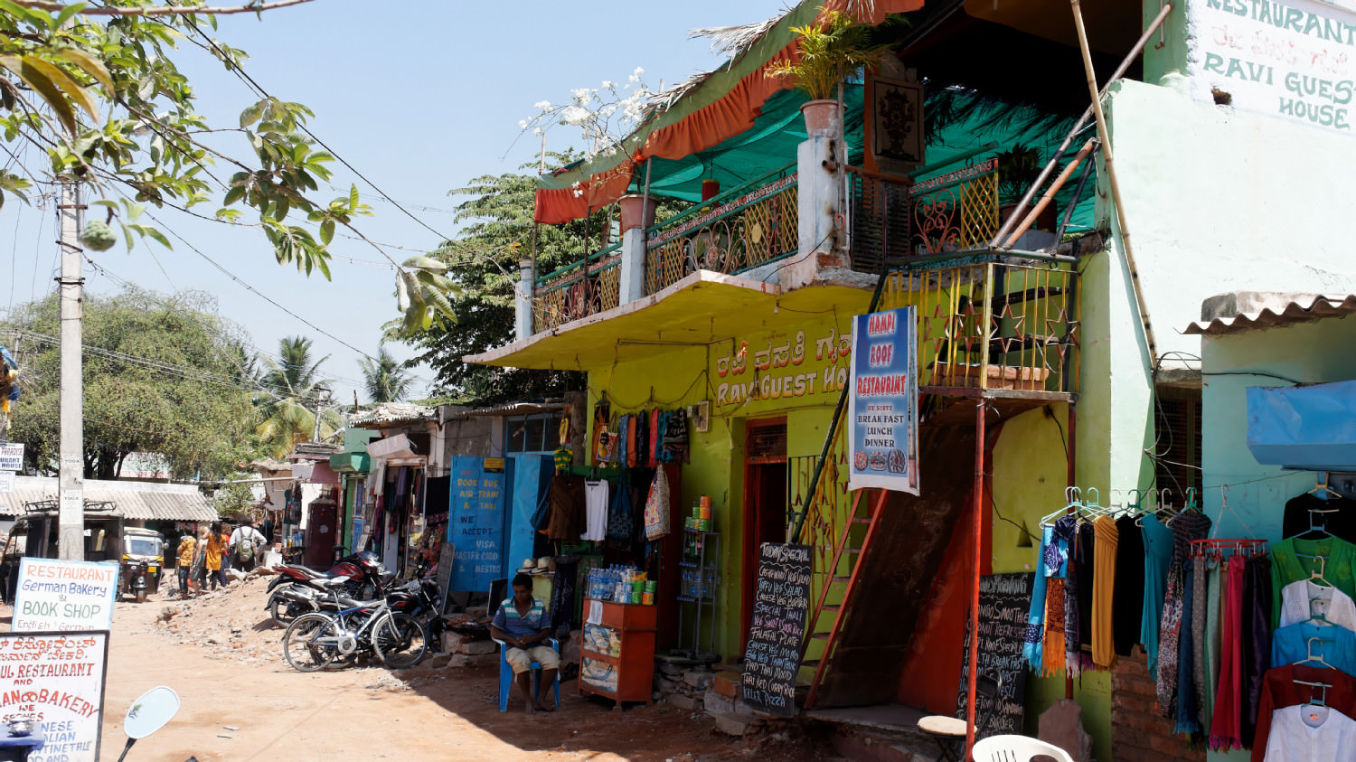 Αγορά και backpacker area στο Ηampi