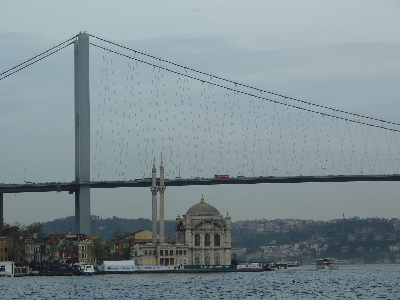 Γέφυρα του Βοσπόρου και το τζαμί στο Ortakoy