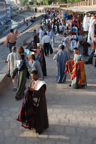 Δίπλα στα κρουαζιερόπλοια