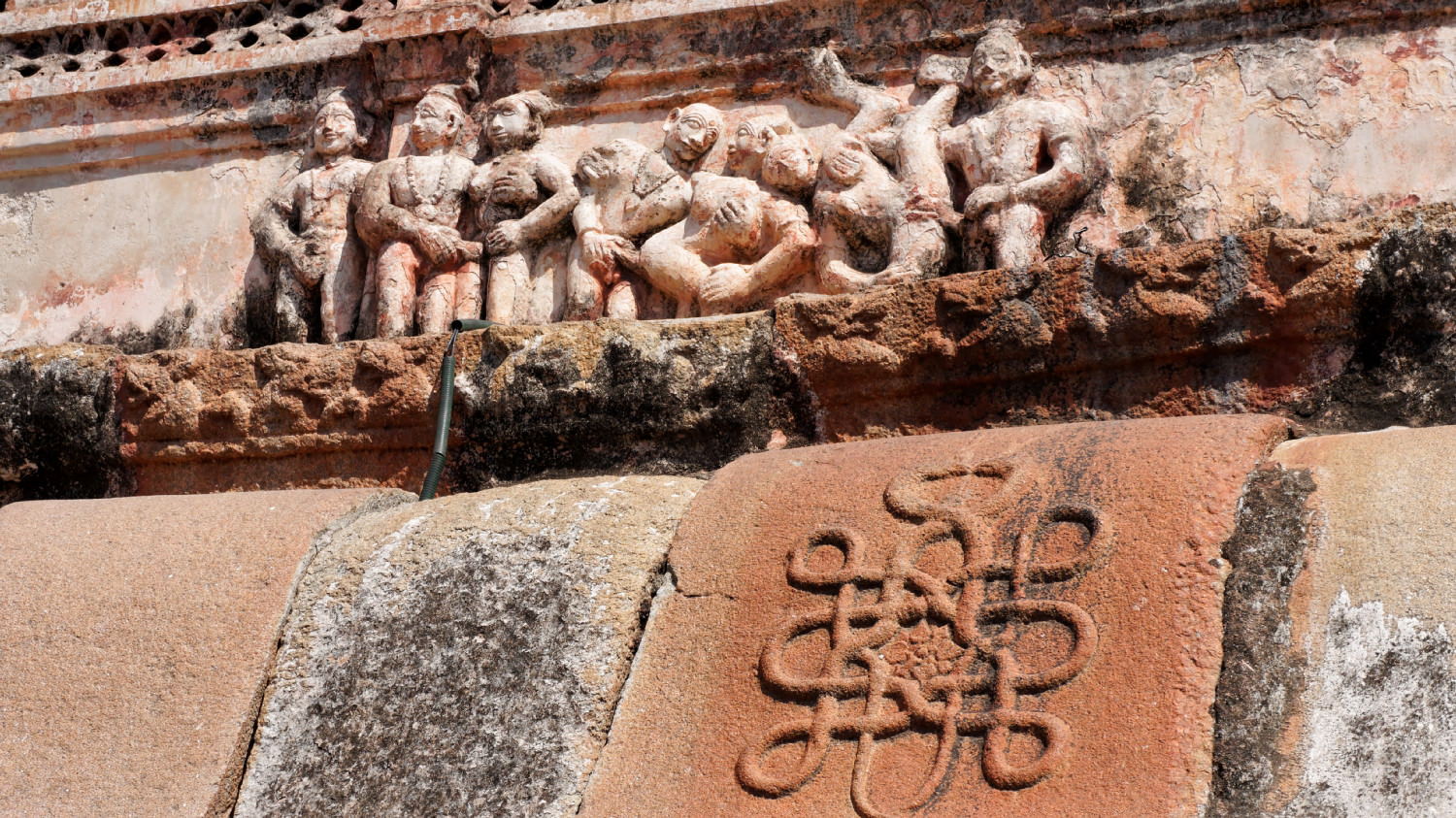 Ερωτικά μοτίβα στο Virupaksha Temple (Pampapathi temple) 
Ηampi, Karnataka (UNESCO)