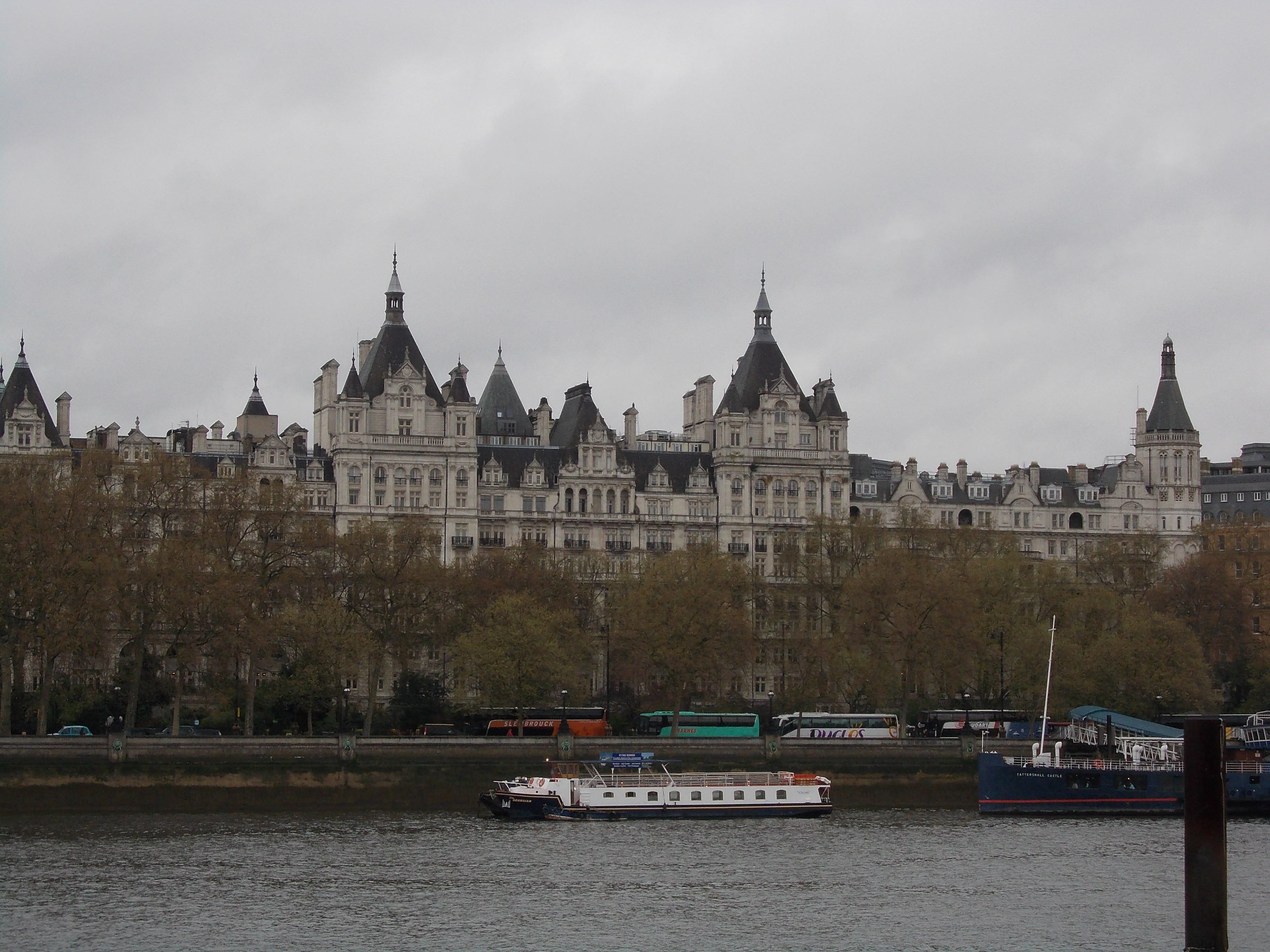 Η απέναντι όχθη Τάμεση από την πλευρά του London Eye