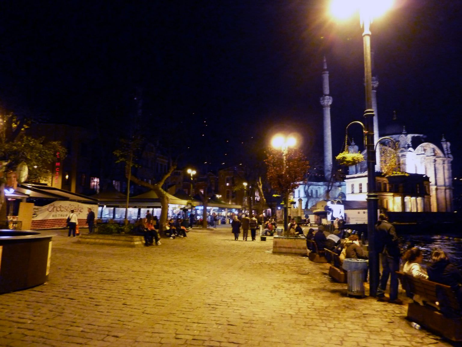 Η πλατεία στο Ortakoy