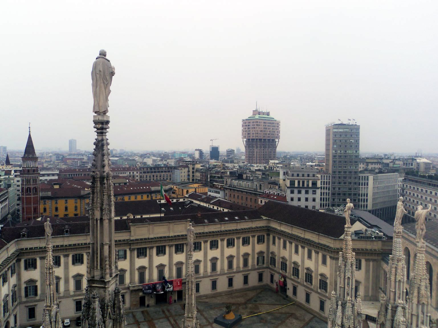 Θέα της πόλης απ' το Duomo