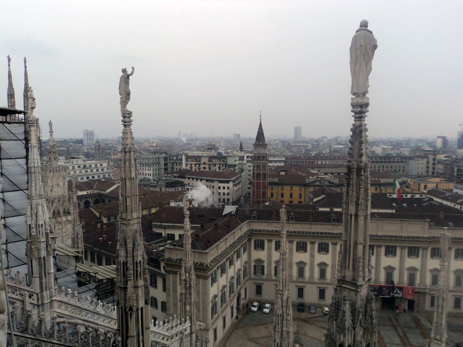 Θέα της πόλης απ' το Duomo