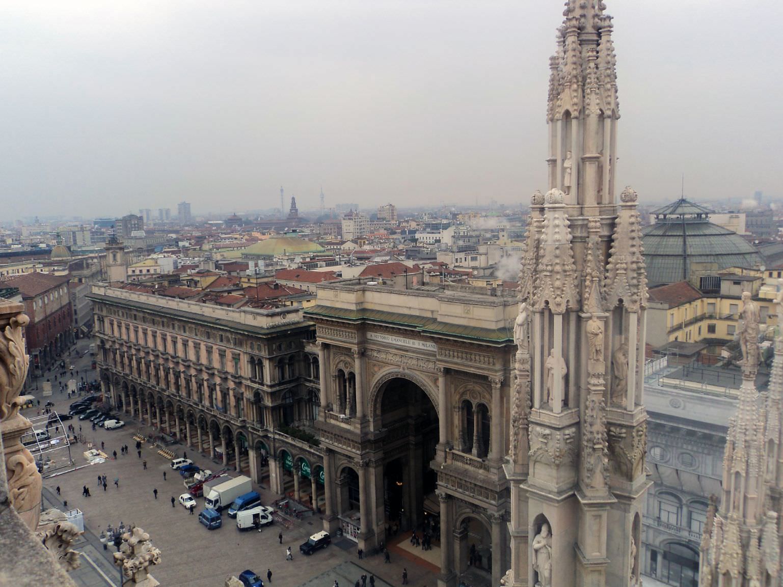 Θέα της πόλης απ' το Duomo