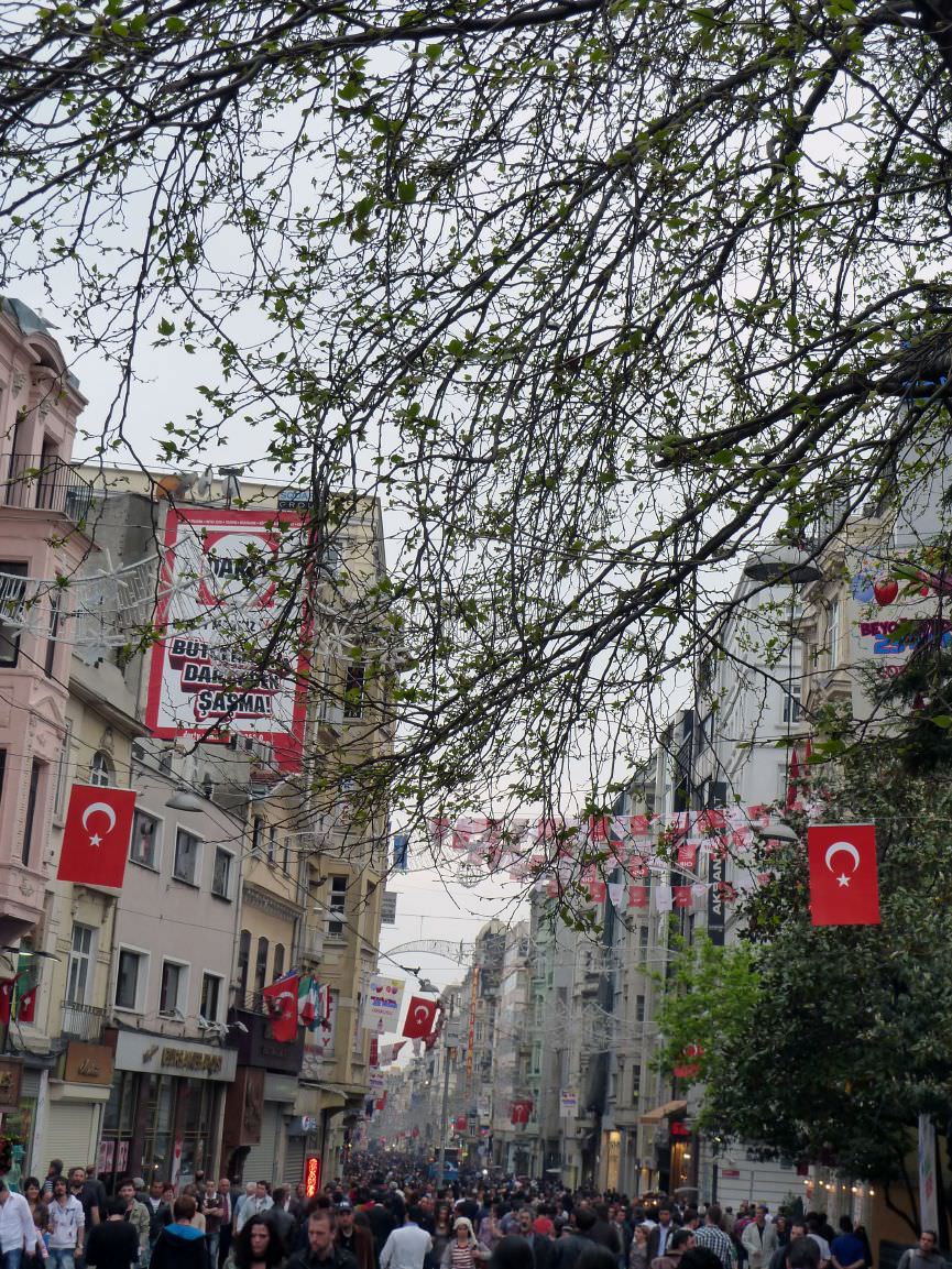 Λαοθάλασσα,μεσημέρι στην Istiklal