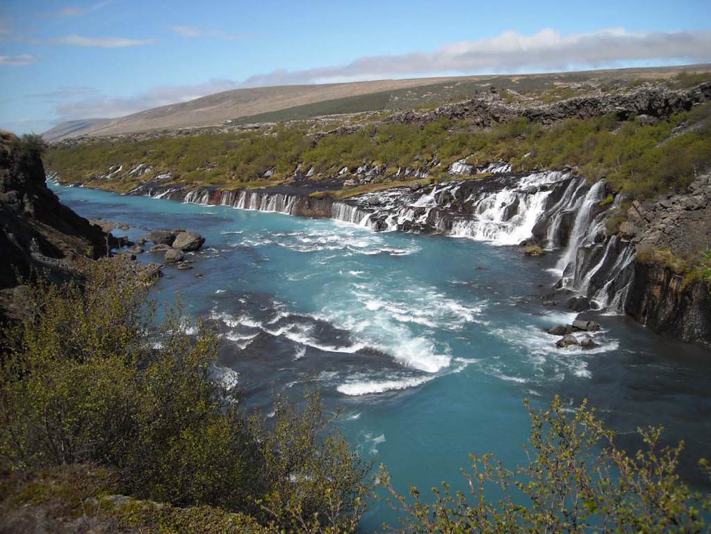 Οι πηγές Hraunfossar