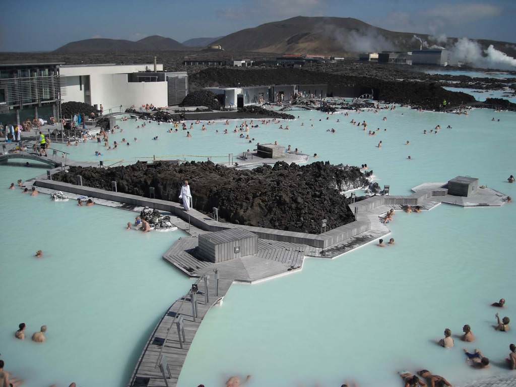 Οι πισίνες στο   Blue Lagoon