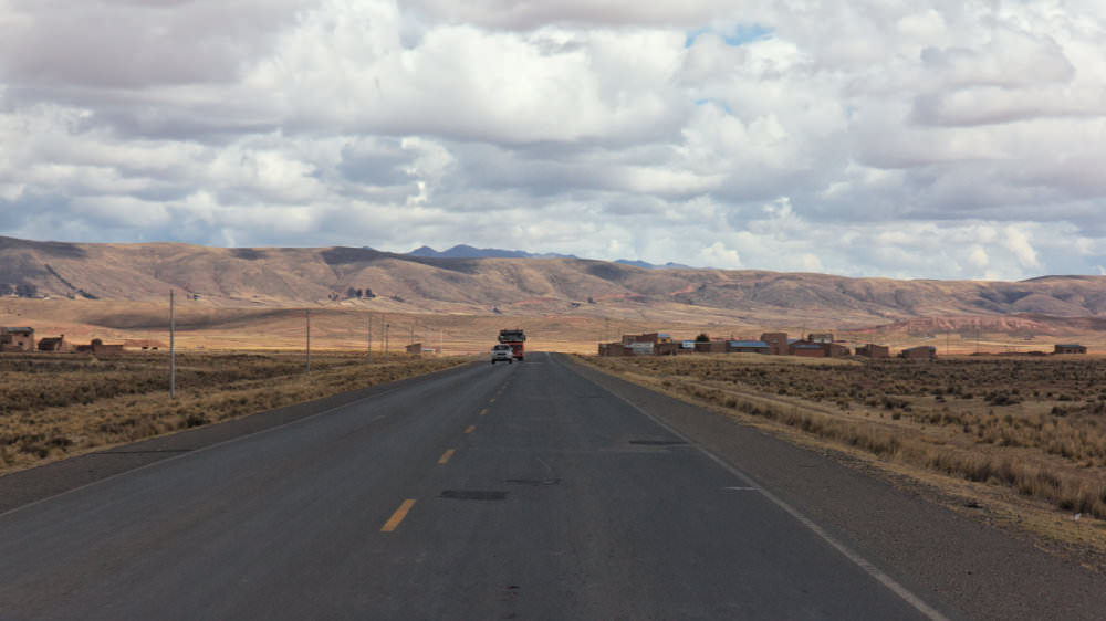 Ο δρόμος από El Alto προς Tiwanaku