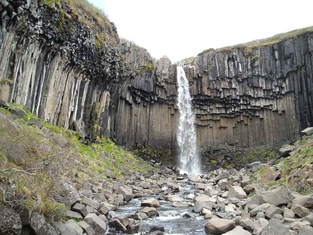 Ο καταρράκτης Svartifoss στο Skaftafell