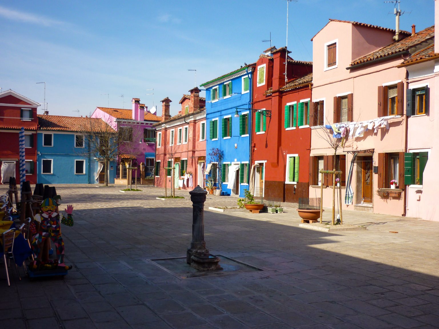 Στο γραφικό και χρωματιστό Burano