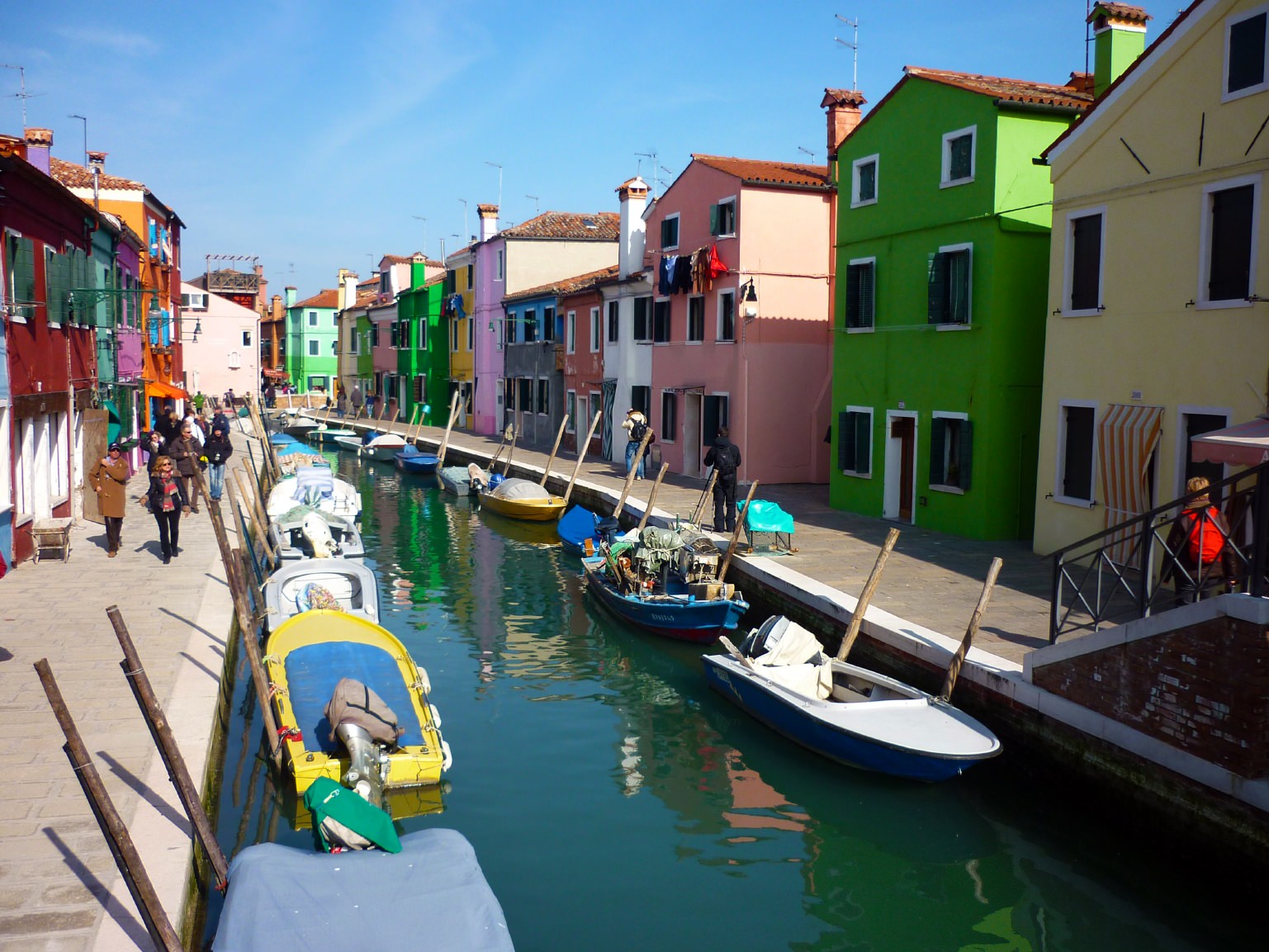 Στο γραφικό και χρωματιστό Burano