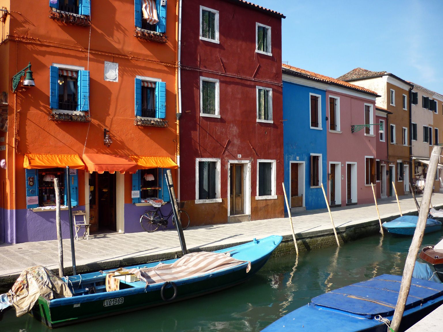 Στο γραφικό και χρωματιστό Burano