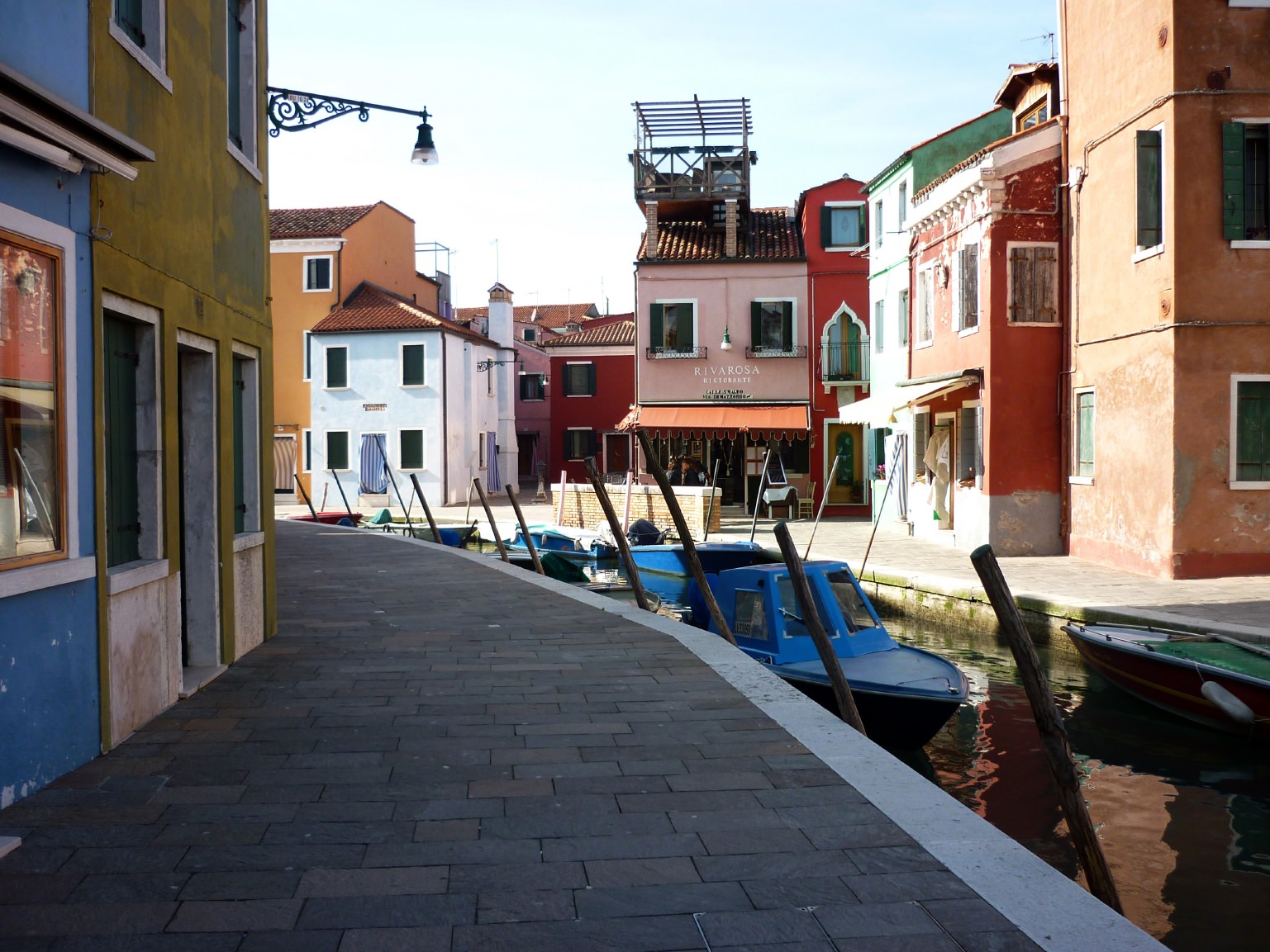 Στο γραφικό και χρωματιστό Burano