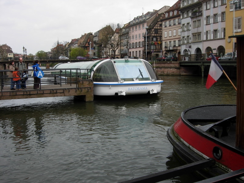 Στρασβούργο-τουριστικό πλοιάριο