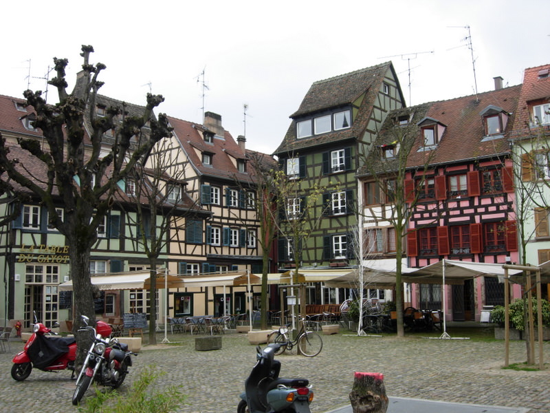 Στρασβούργο-χρώωματα σε πλατεία της παλιάς πόλης