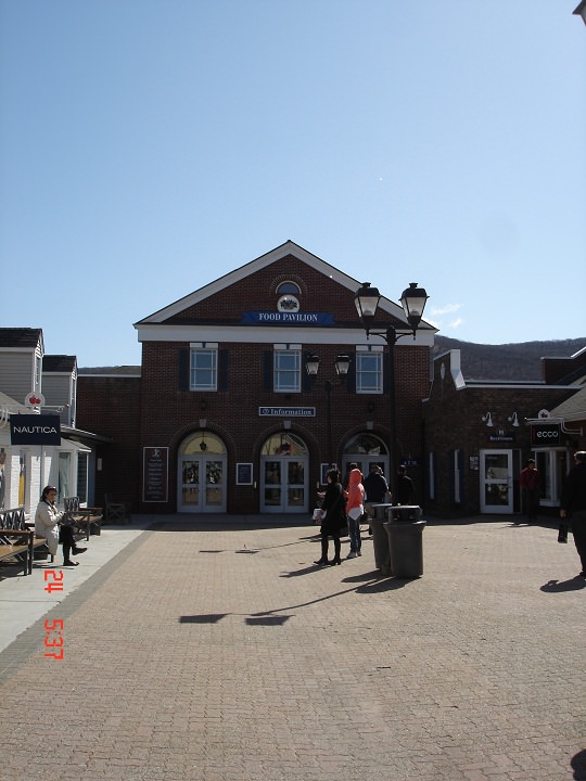 Το κεντρικό κτίριο του Food Court στο Woodbury
