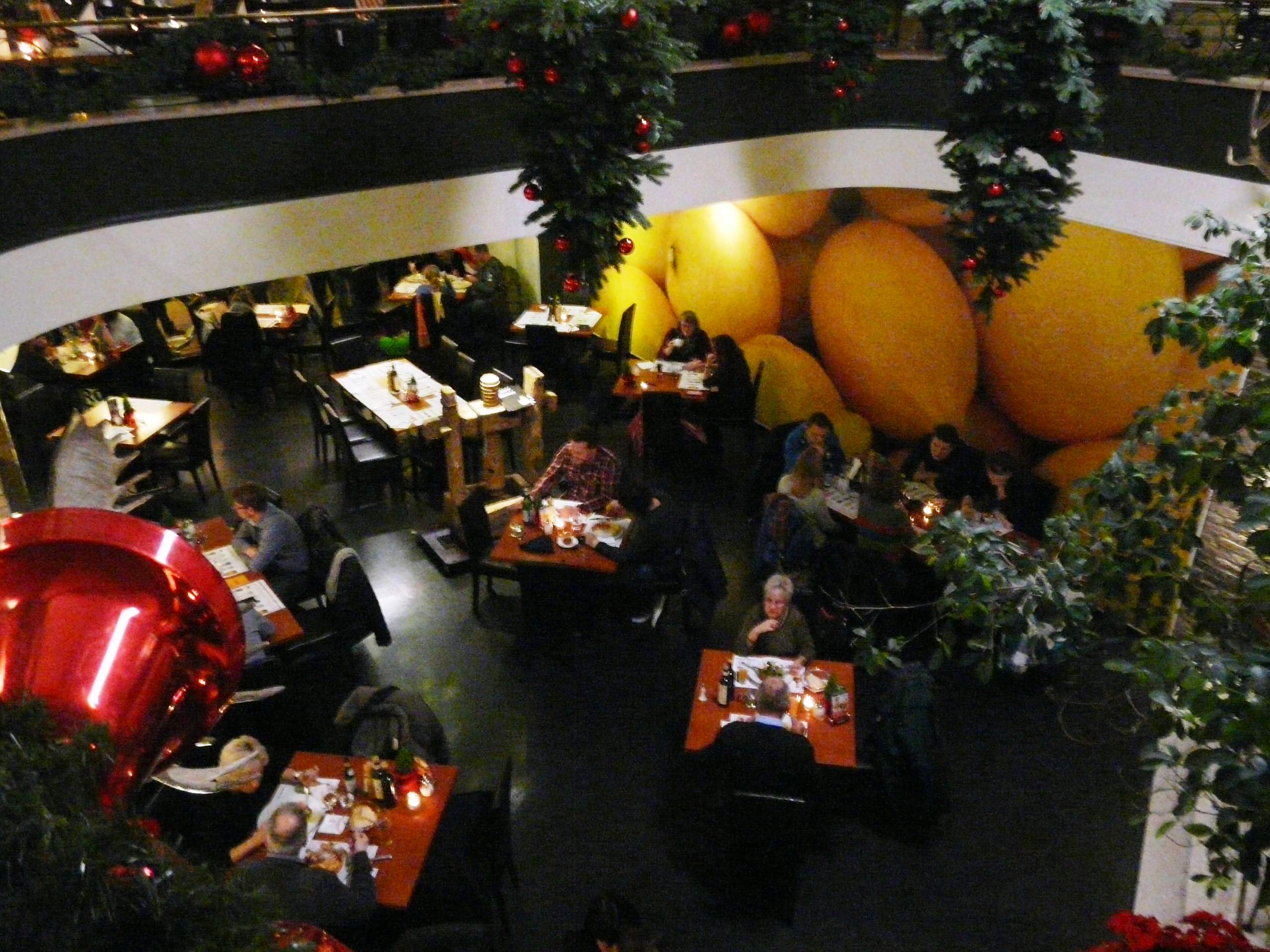 ιταλικο εστιατοριο ''provenza'' στη κεντρικη πλατεια  Hauptmarket Νυρεμβεργη